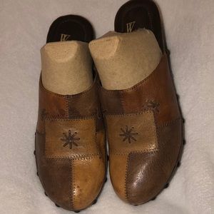 Leather patchwork clogs